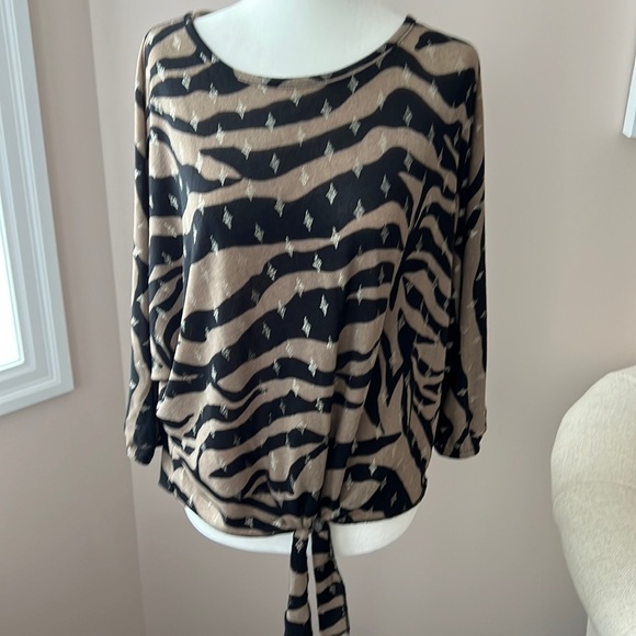 ANIMAL Print Front Tie Top - Picture 1 of 8